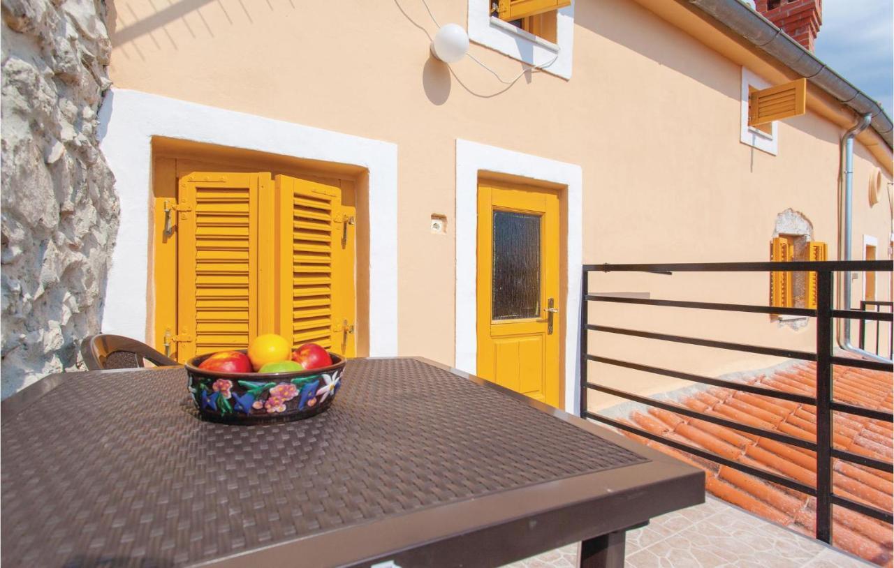 1 Bedroom Beautiful Apartment In Omišalj Екстериор снимка