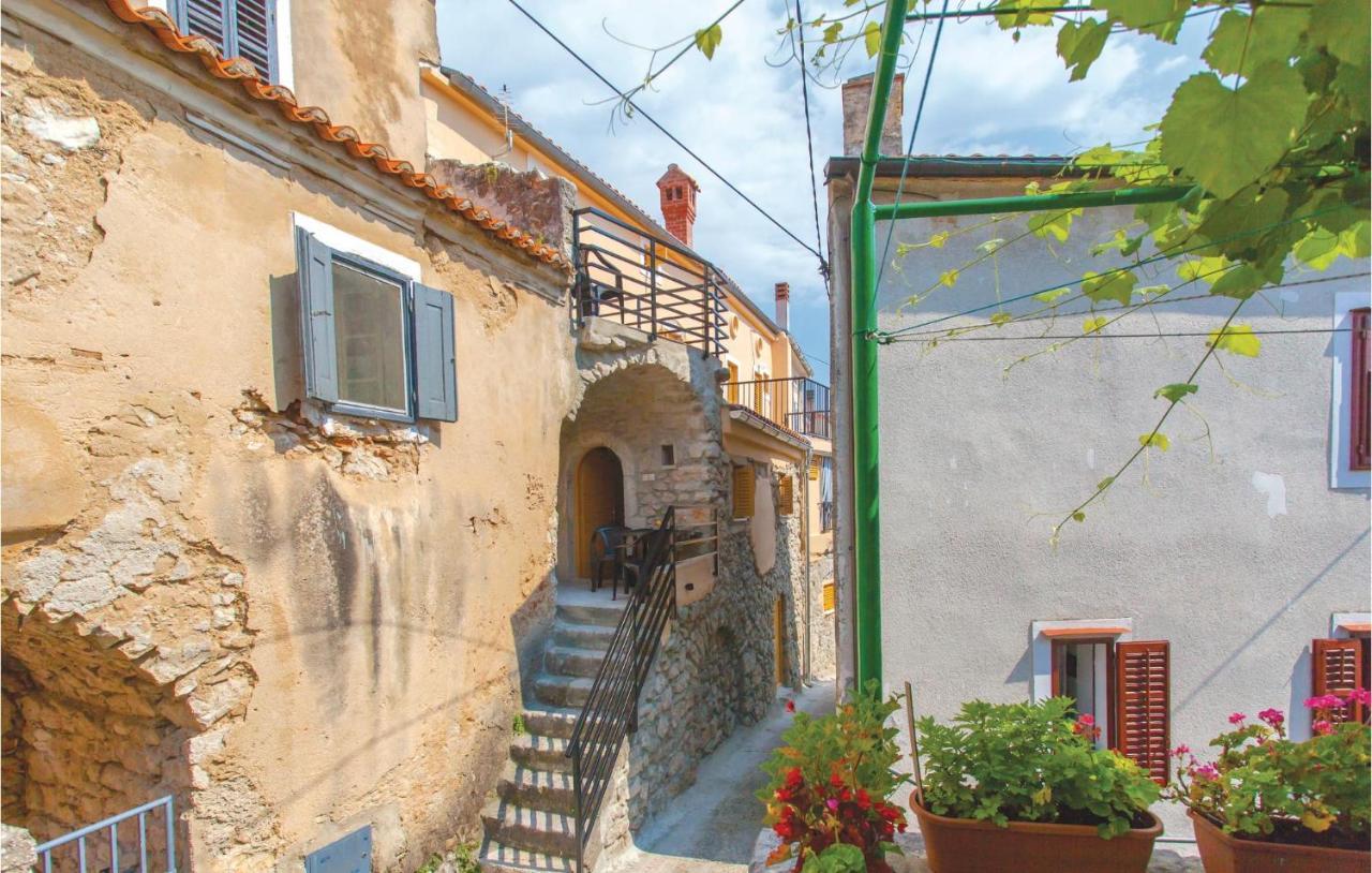 1 Bedroom Beautiful Apartment In Omišalj Екстериор снимка