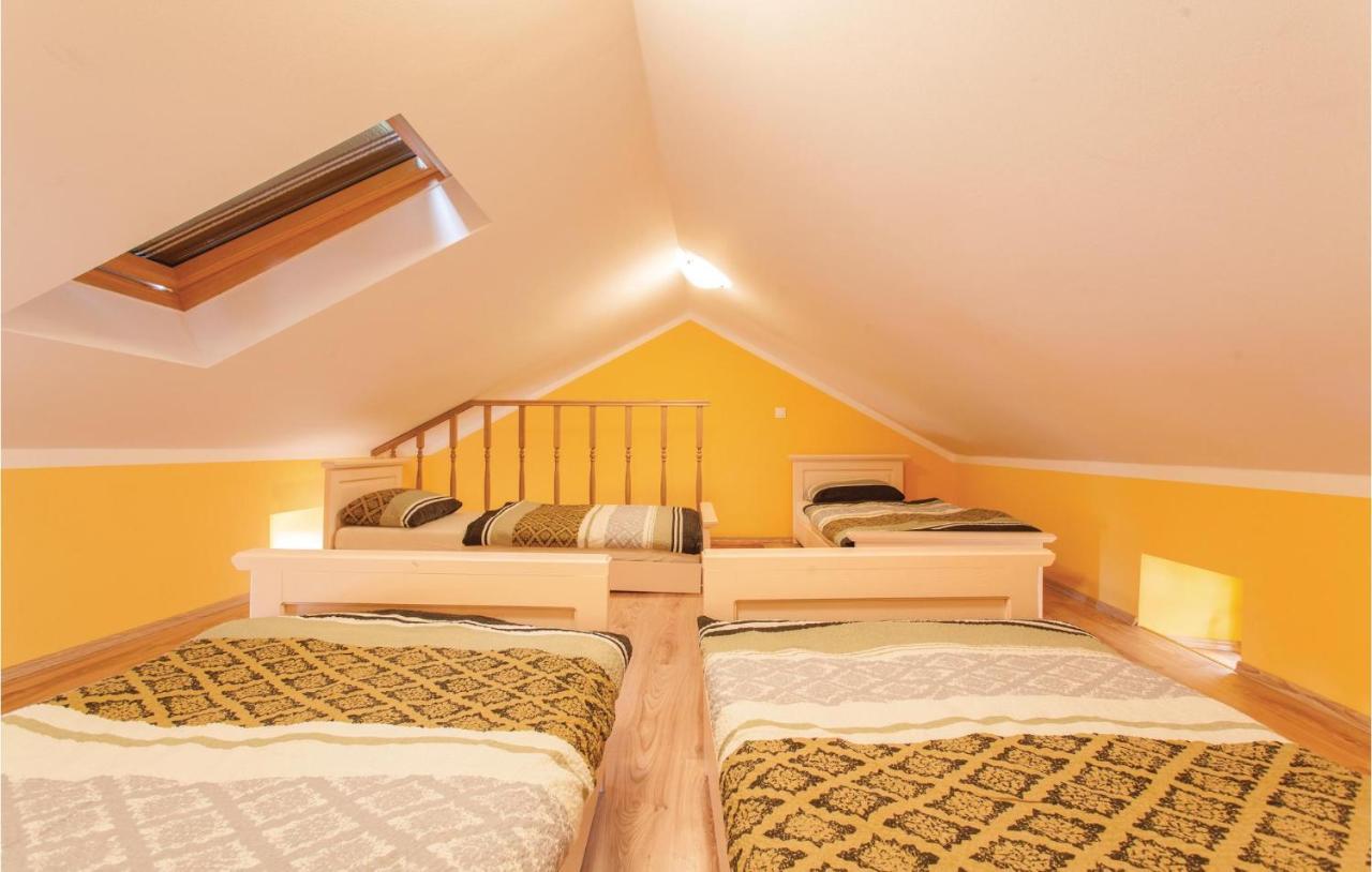 1 Bedroom Beautiful Apartment In Omišalj Екстериор снимка