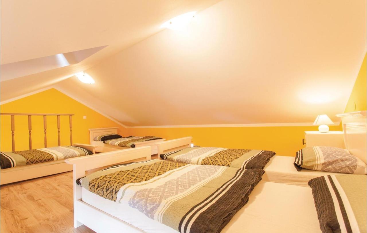 1 Bedroom Beautiful Apartment In Omišalj Екстериор снимка