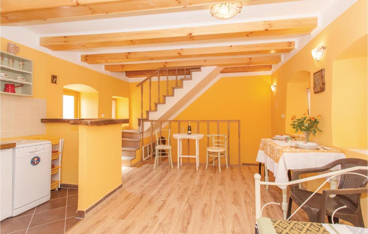 1 Bedroom Beautiful Apartment In Omišalj Екстериор снимка
