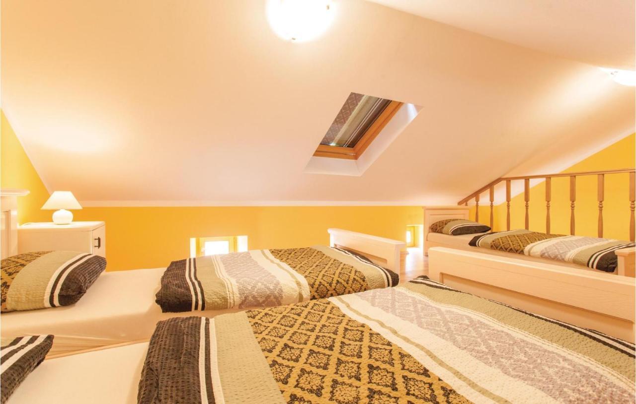 1 Bedroom Beautiful Apartment In Omišalj Екстериор снимка