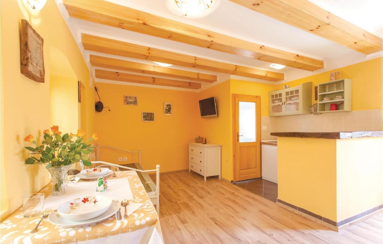 1 Bedroom Beautiful Apartment In Omišalj Екстериор снимка