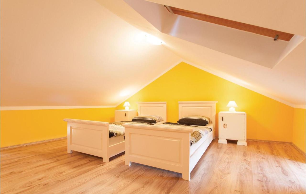 1 Bedroom Beautiful Apartment In Omišalj Екстериор снимка